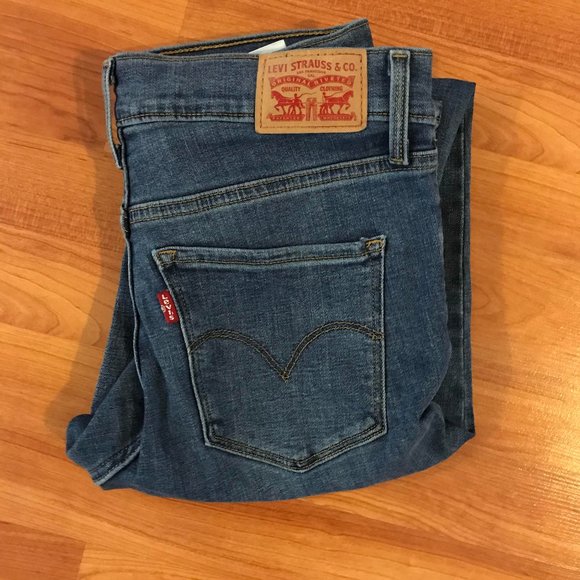 Levis Jeans - Picture 1 of 4